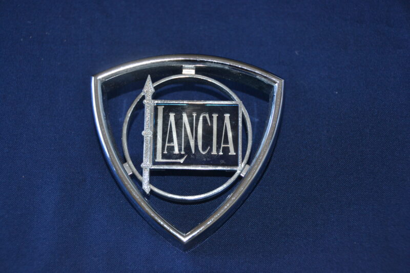 Badge - Front centre grille. Lancia shield. Beta Coupe, Spider & HPE