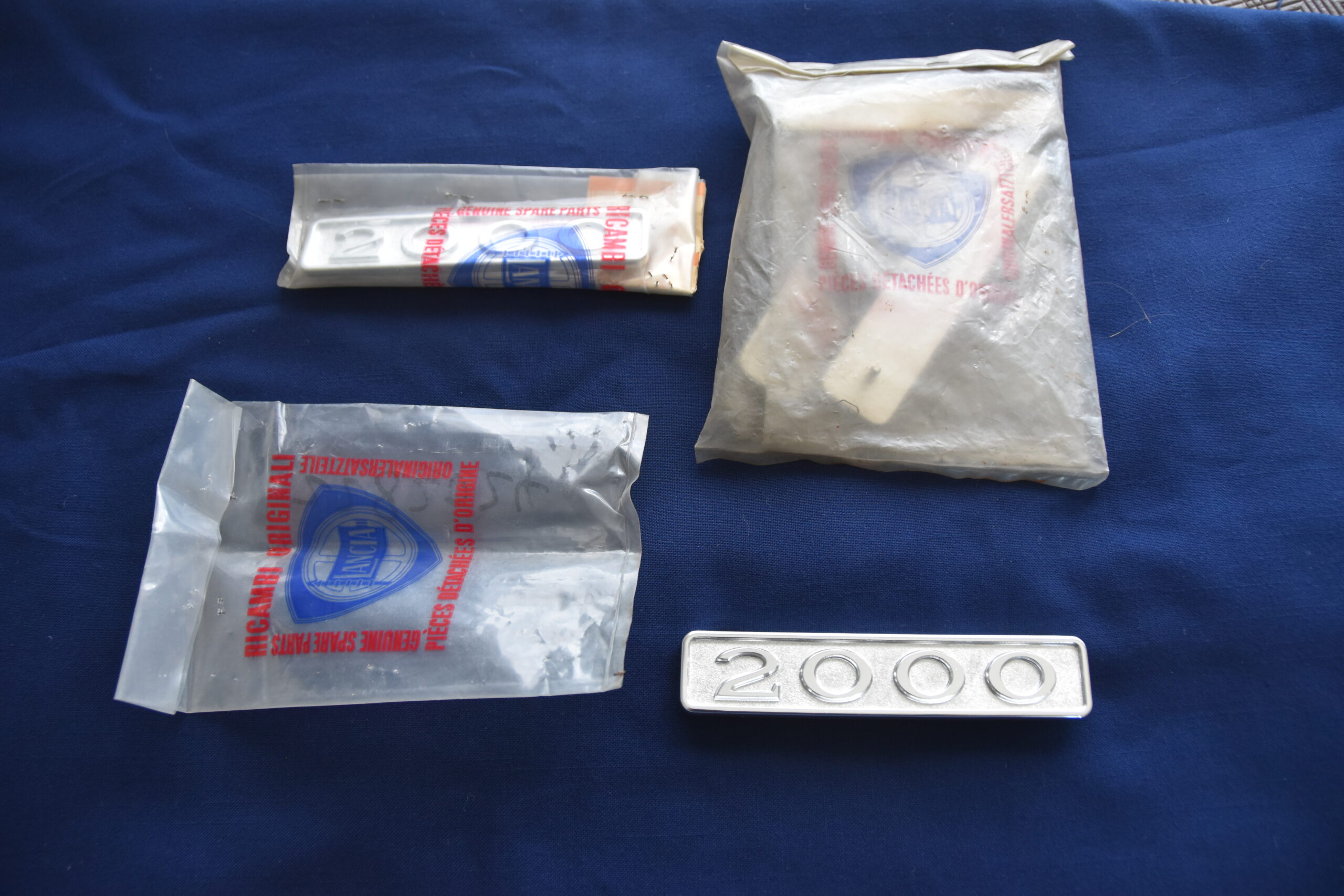 Badge - '2000' New. Lancia 2000 sedan.